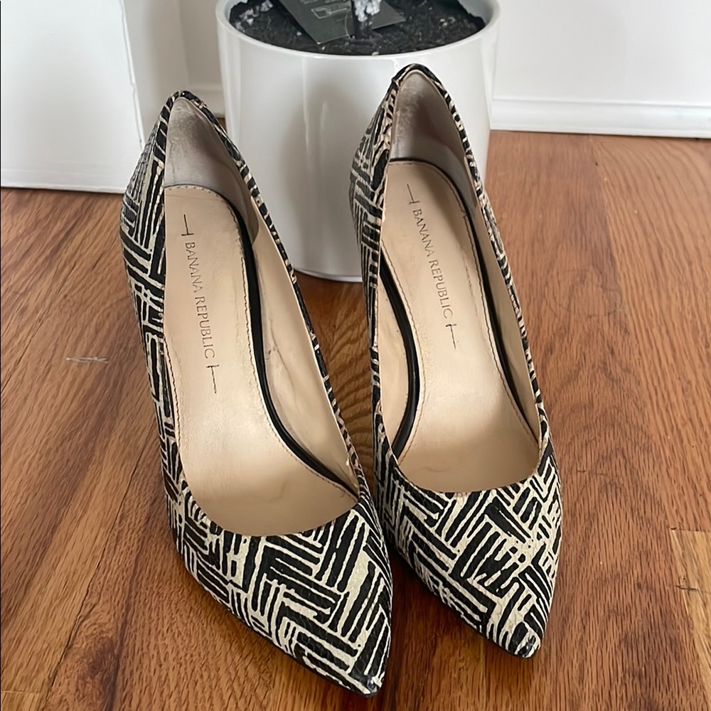 Banana‎ Republic Black and cream Women's Shoes